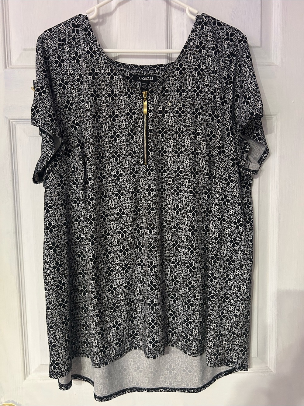 Roz & Ali Black and White Zip-Front Flutter Sleeve Tee